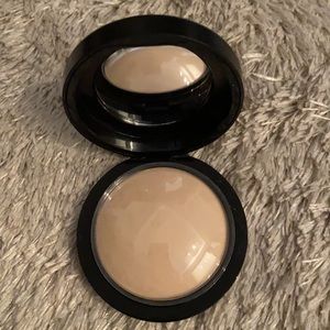 MAC Mineralize Skinfinish Natural